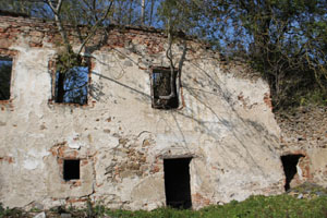 Dvur Alinkov, Fassade des Pumpenhauses