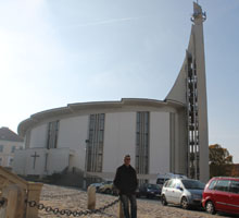 Hustopeče, moderne katholische Kirche